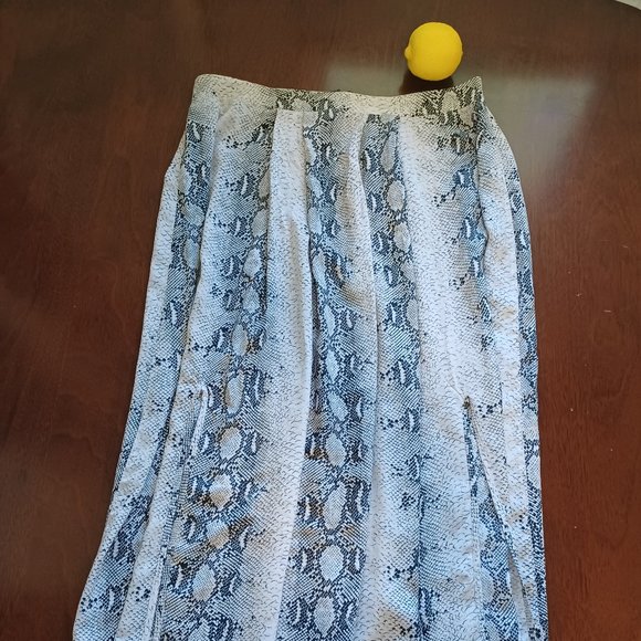 Sans Souci Women’s skirt Size L Midi Animal print - Picture 1 of 11